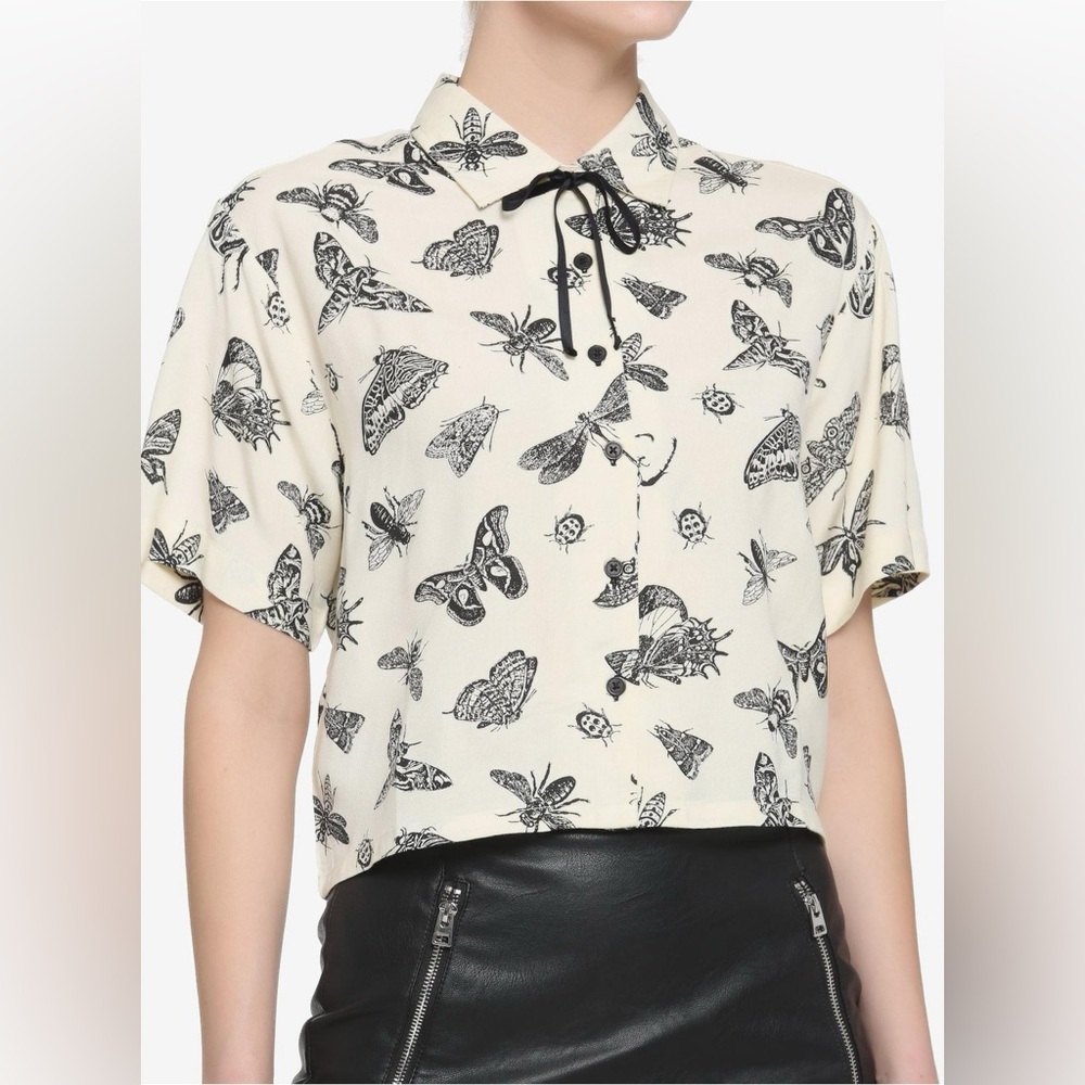 Hot Topic Cream and Black Insect Print Button Down Shirt